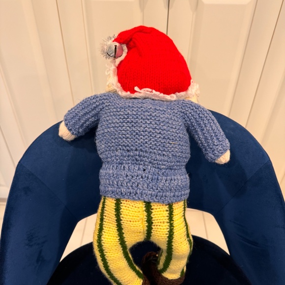 Vintage hand knit trio of Christmas Carollers. Three large hand knit figurines. - Picture 11 of 11